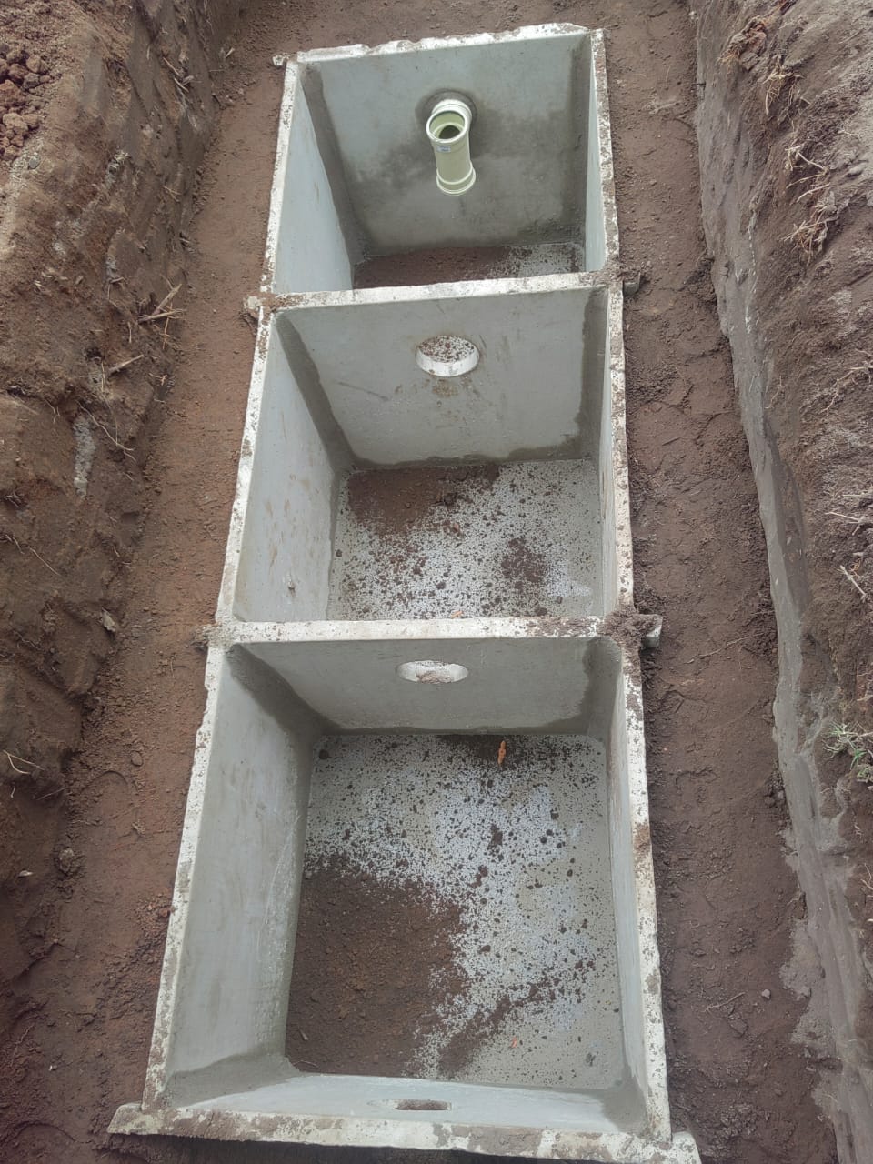 Septic tank concrete chambers and inlet plumbing